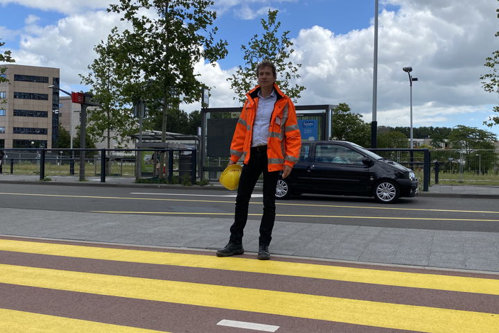 Geertjan Cronenberg, omgevingsmanager Amstelstroomlaan en Amstelstation: 'Er wordt dag en nacht doorgewerkt, zodat het ov weer zo snel mogelijk kan rijden.´