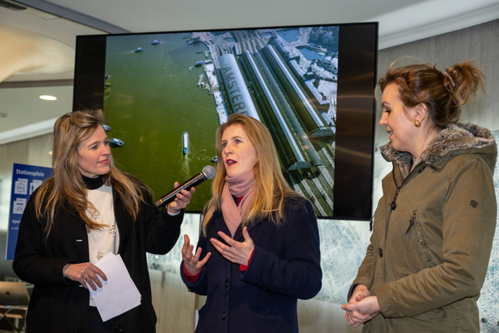 Melanie van der Horst bedankt de omwonenden voor hun begrip tijdens de bouw van de stalling