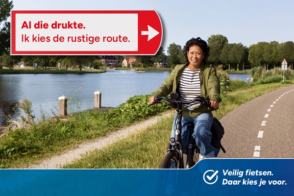 Afbeelding fietser op fietspad in de regio
