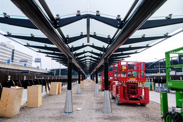 start bouw overkapping busstation Schiphol